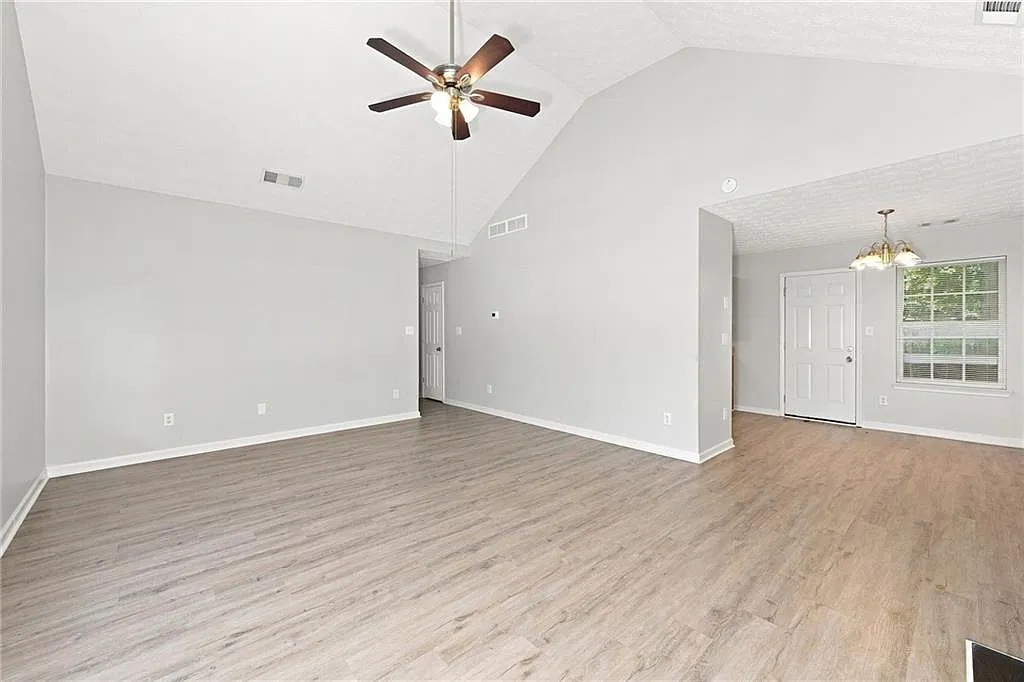 3 bed, 2.0 bath, 1612 sqft, $1,760 — Photo 4