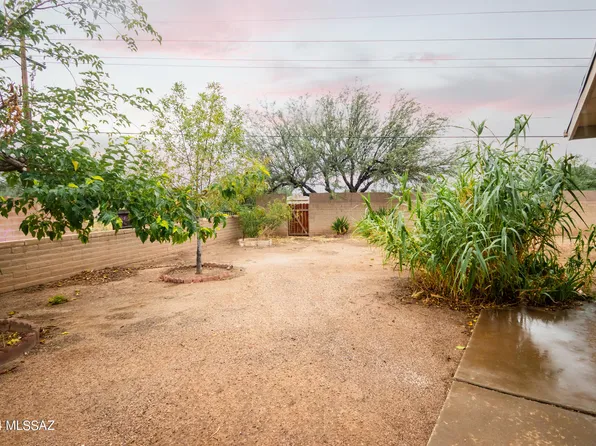 1812 W Newhall Dr, Tucson, AZ 85746