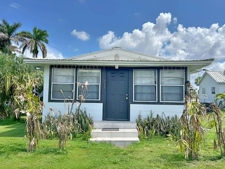 315 Avenue J — Photo 12