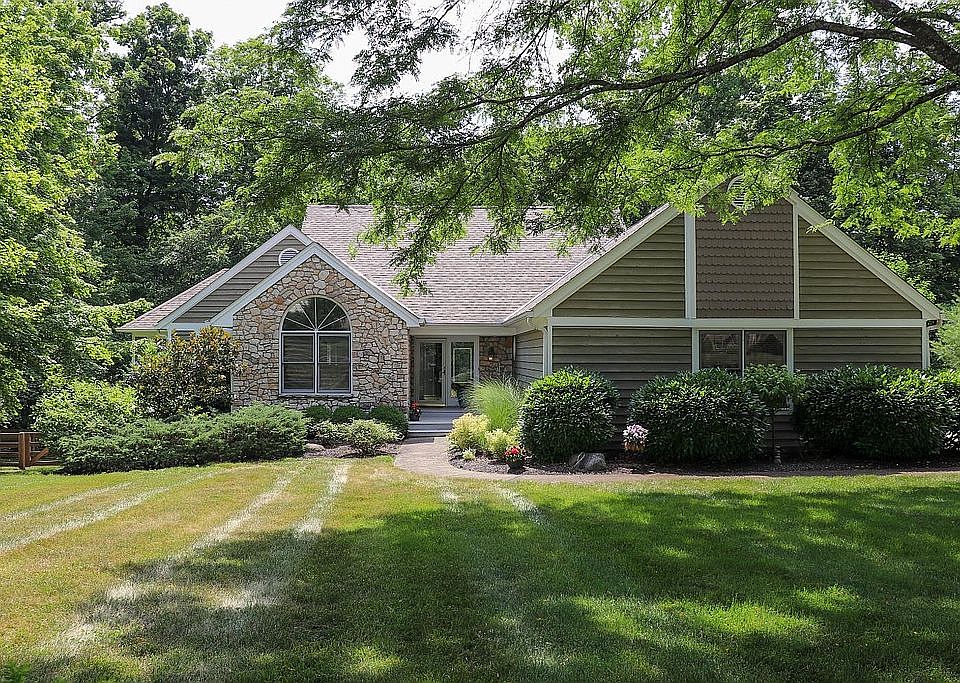 1st image of 7119 Foxview Dr