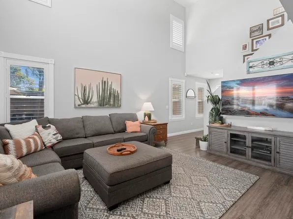 1678 Carriage Cir, Vista, CA 92081