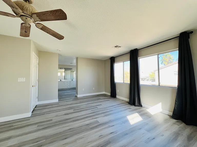9742 W Tompkins Ave — Photo 6