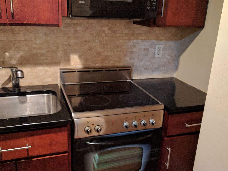 1st image of 60 Parkway Dr E