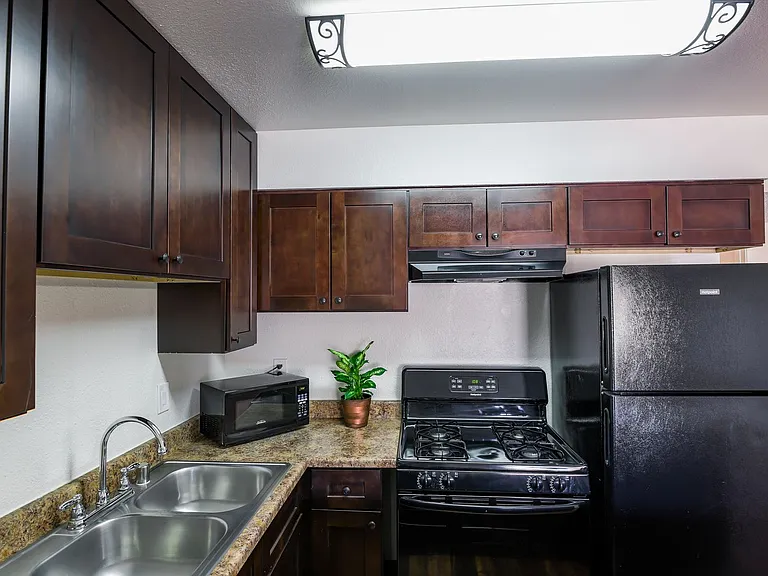 Peppertree Apartments — Photo 60