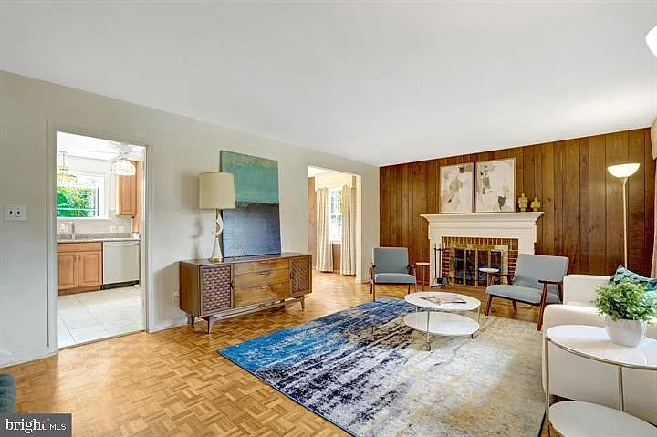 4 bed, 2.5 bath, 2133 sqft, $3,500 — Photo 4