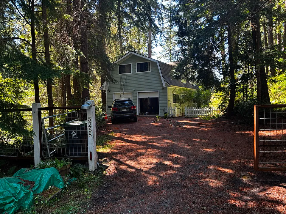 5265 Lakeside Dr