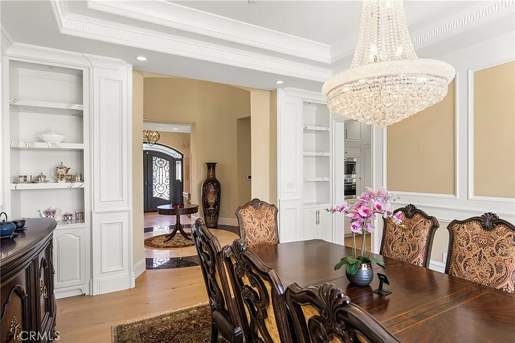6 bed, 6.5 bath, 7500 sqft, $45,000 — Photo 4