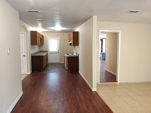 5th image of 2210 Loyce Dr