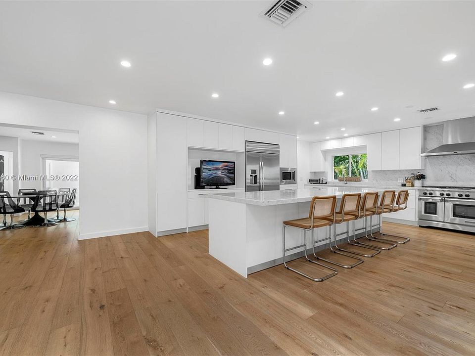 1st image of 238 Park Dr