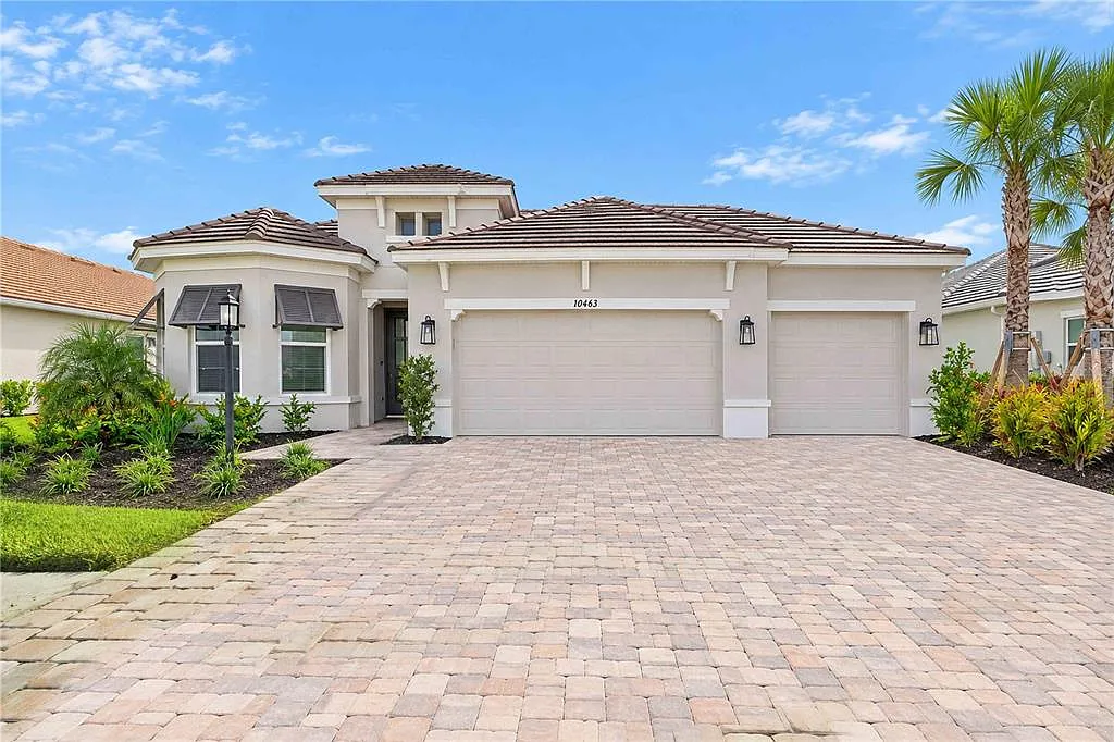 3 bed, 3.0 bath, 2344 sqft, $5,700 — Photo 1