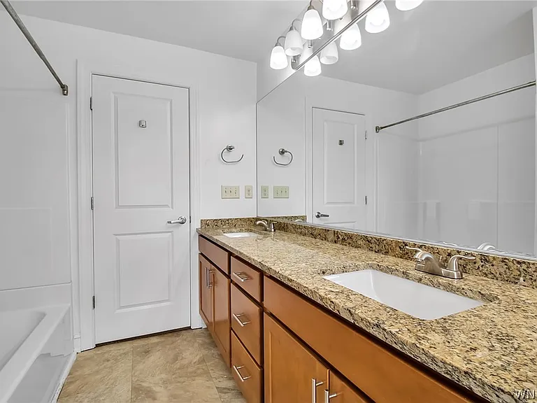 5849 Broadway St #8 — Photo 20