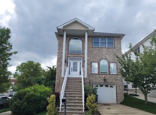 42 Opal Ln, Staten Island, NY 10309