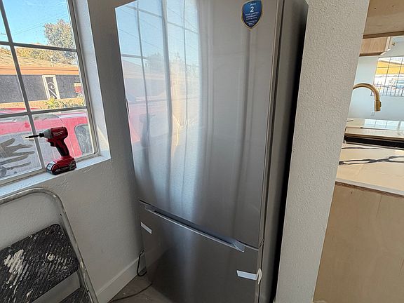 4th image of 1337 1/2 Lagoon Ave