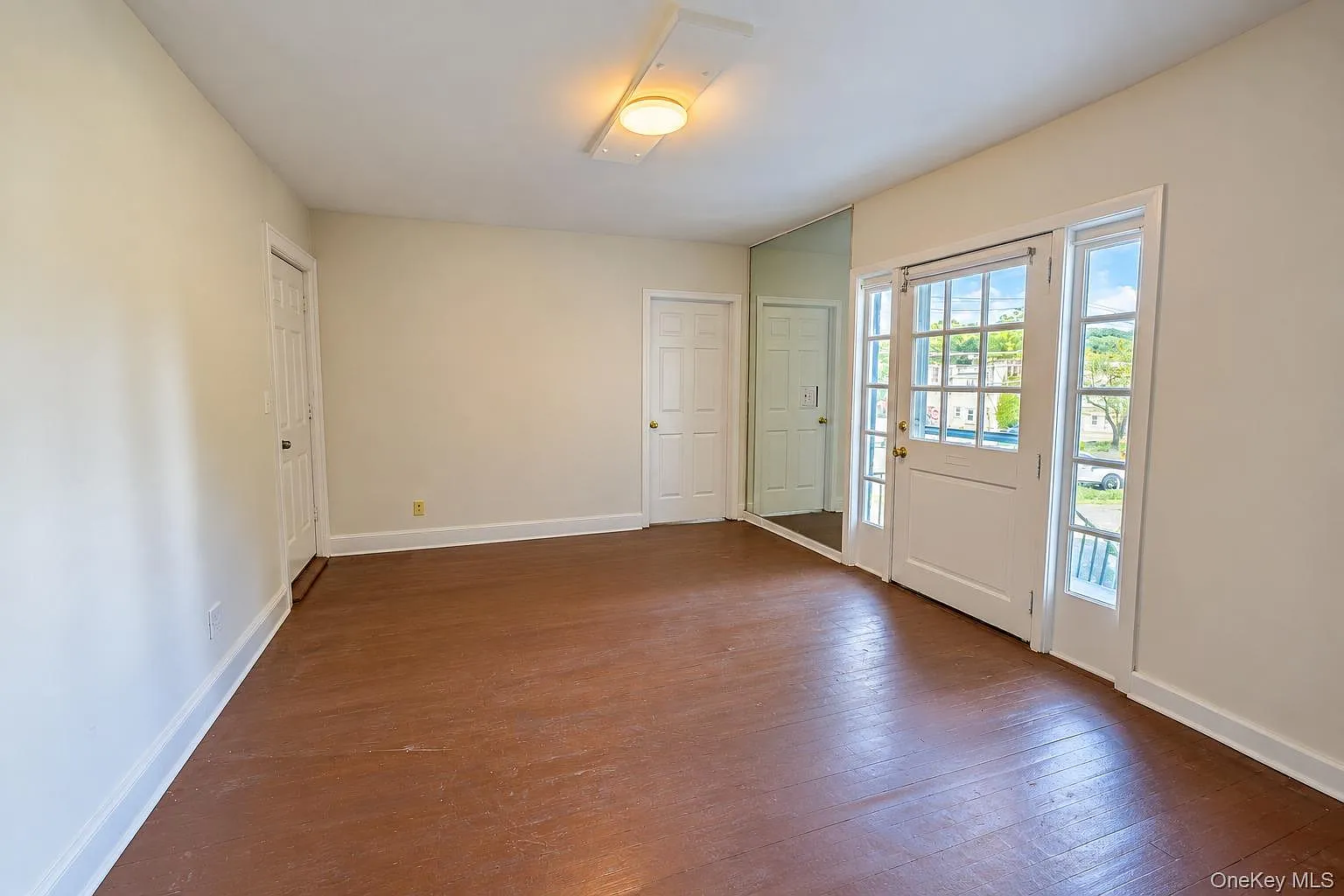 364 Ashford Ave — Photo 4
