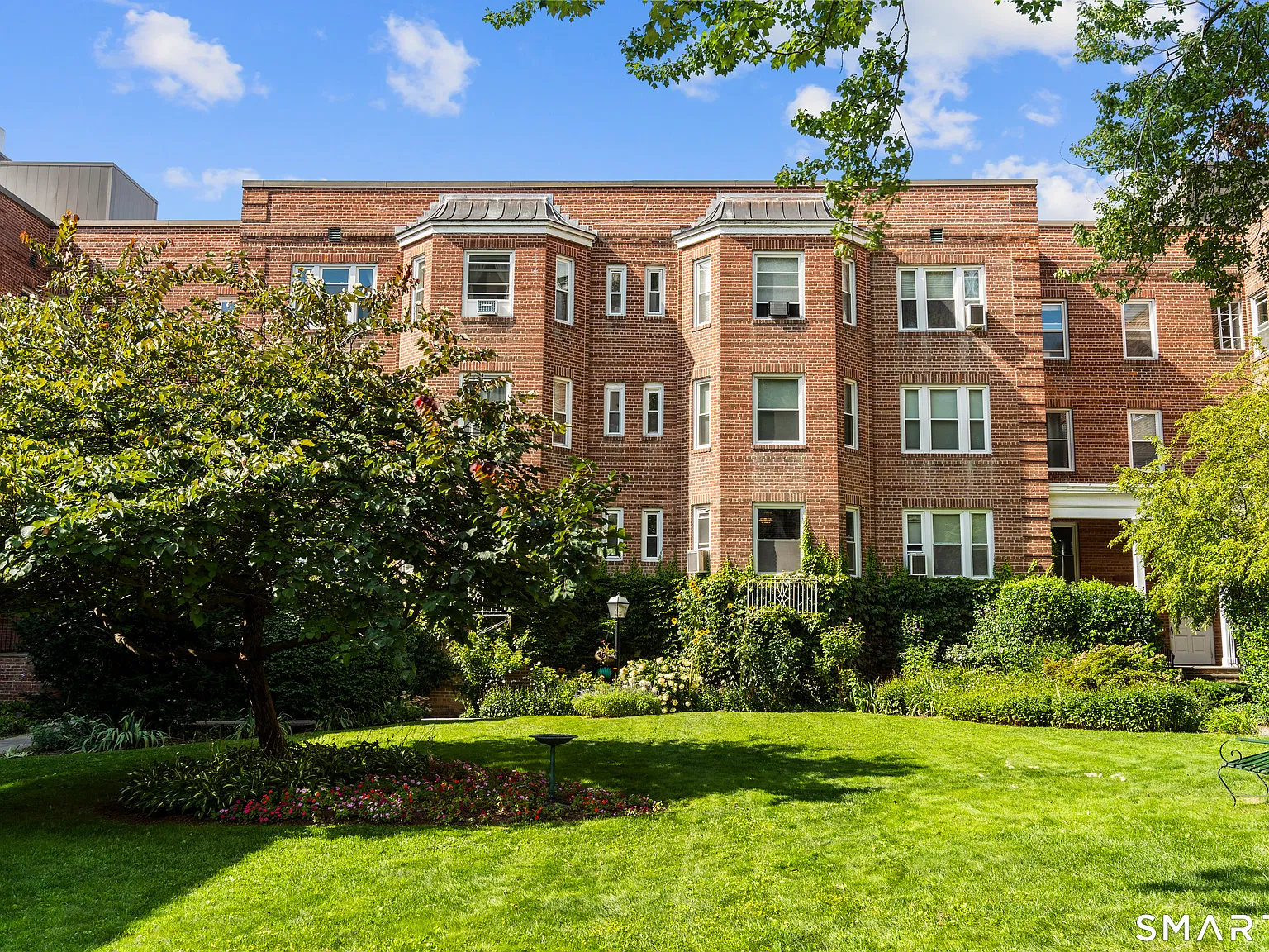 1 bed, 1.0 bath, 891 sqft, $2,200 — Photo 2