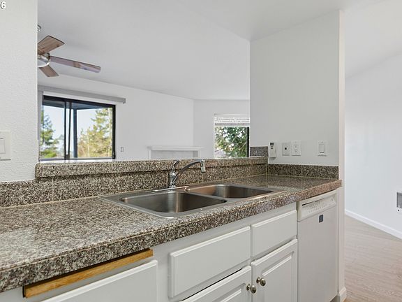 4th image of 10168 SE Talbert St