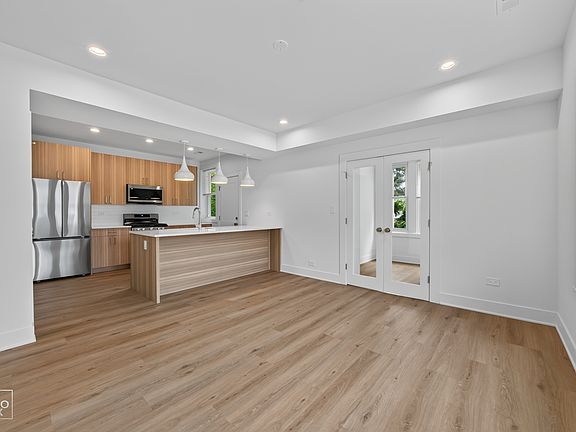 4th image of 2527 W Ainslie St #3