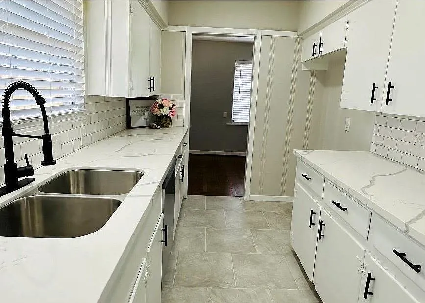 3 bed, 2.0 bath, 1170 sqft, $2,000 — Photo 3