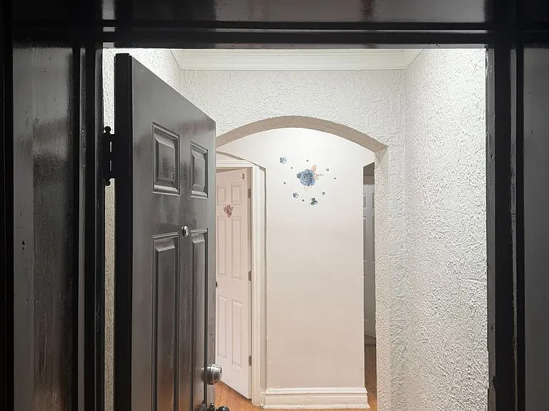 8242 S Drexel Ave — Photo 3