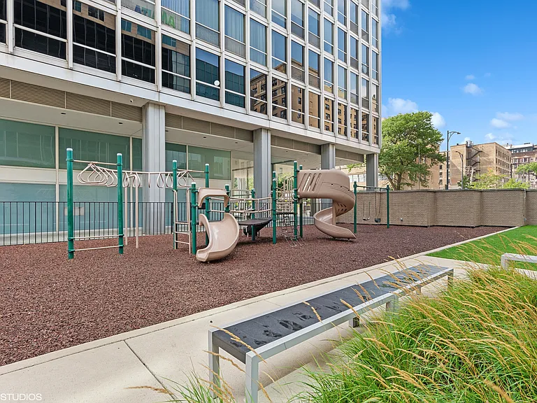 340 W Diversey Pkwy #1216 — Photo 17
