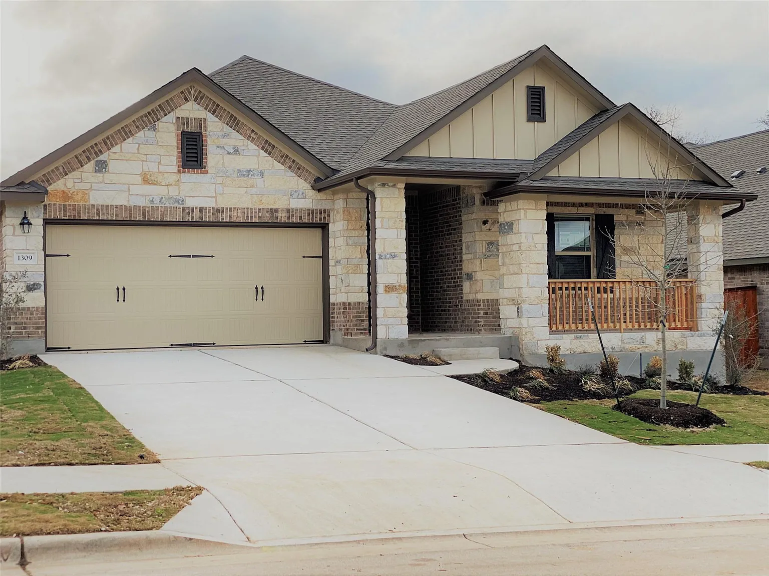 3 bed, 2.0 bath, 1908 sqft, $2,345 — Photo 2