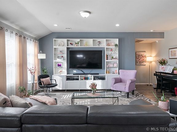 5th image of 1203 W Missouri Ave