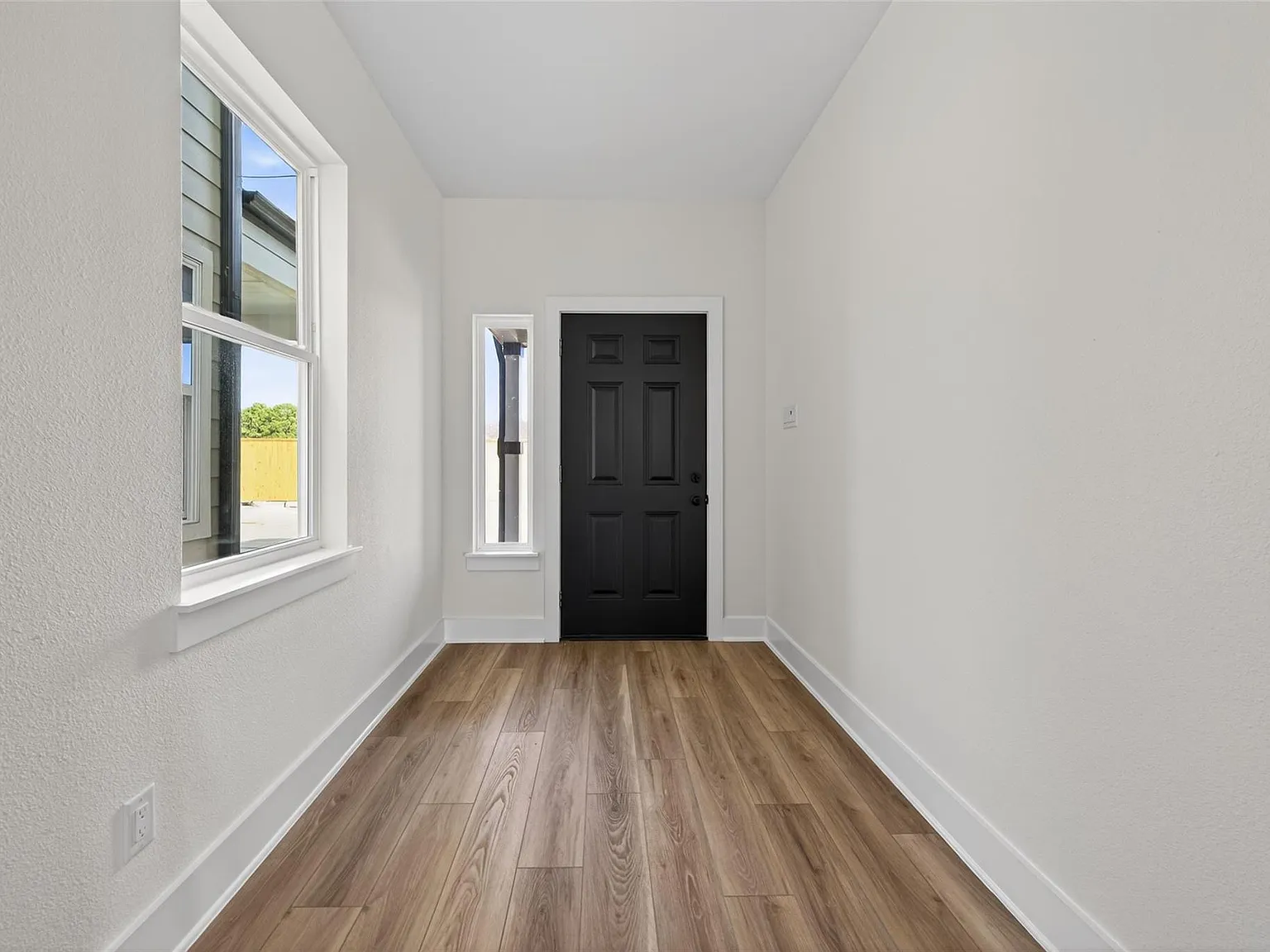 3 bed, 2.5 bath, 1980 sqft, $2,500 — Photo 4