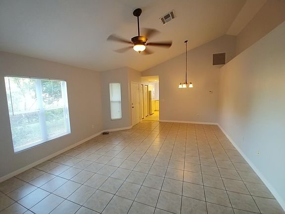 Spacious and vaulted ceiling great room