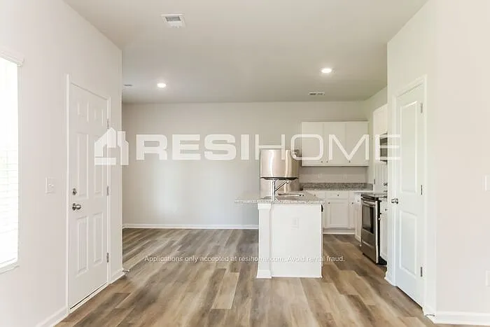 19 Winchester Ave — Photo 7