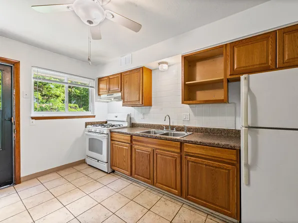 400 Dewey St APT A, Grandview, MO 64030