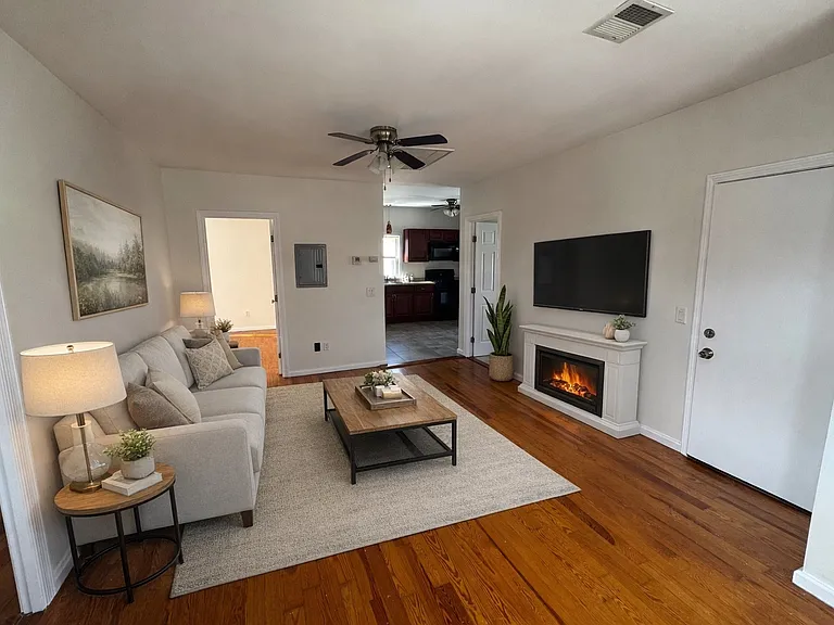 179 Raymond St #3 — Photo 1