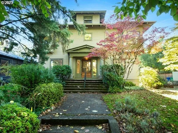 600 NE Royal Ct, Portland, OR 97232