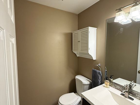4th image of 5847 Delaware Ave