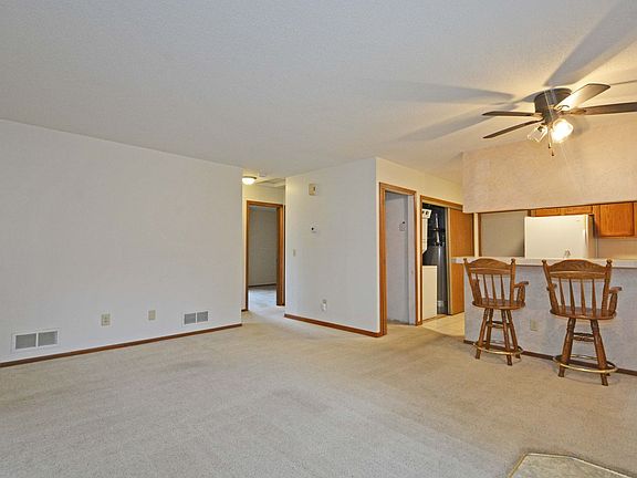 3rd image of 1574 Helmo Ave N