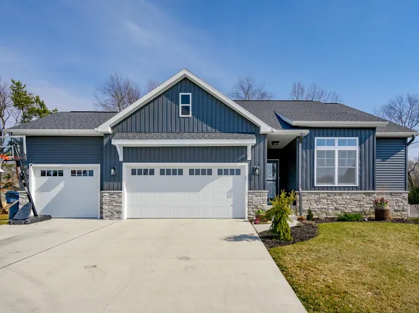 10707 Biltmore Ln, Portage, MI 49002
