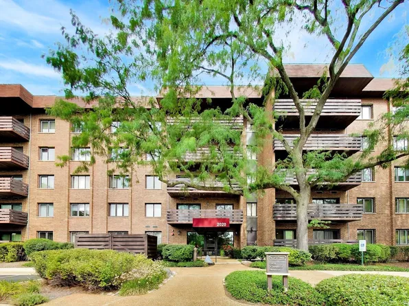 2020 Chestnut Ave APT 109, Glenview, IL 60025