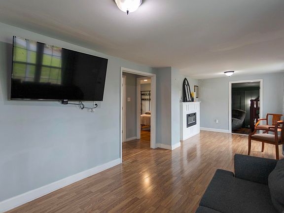 3rd image of 40 Jordan Rd