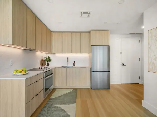 880 Atlantic Avenue image 3 of 31