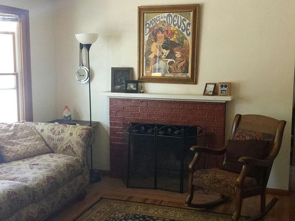 Living room with Fireplace 