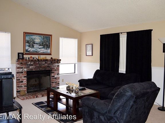 4th image of 1355 Victoria Dr