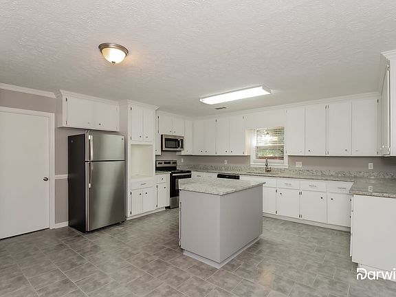 5th image of 33 Crestwood Rd