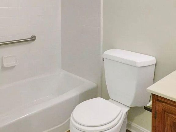 4th image of 3636 Maplewood Ave