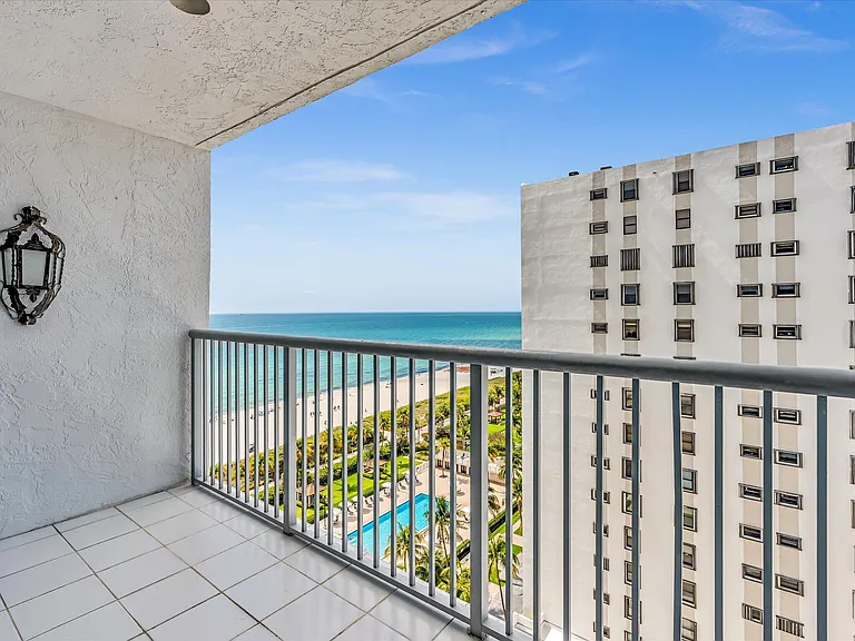 2655 Collins Ave #1710 — Photo 10