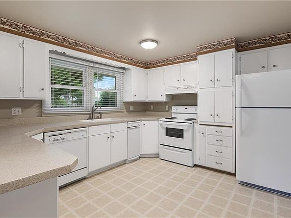 5th image of 2619 Wyoming Ave