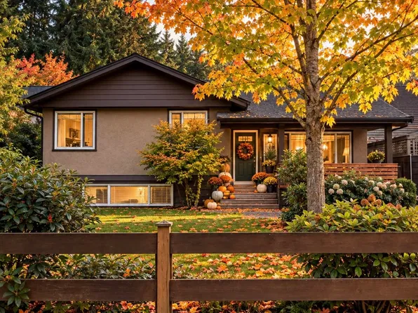 1218 W 22nd St, North Vancouver, BC V7P 2G1