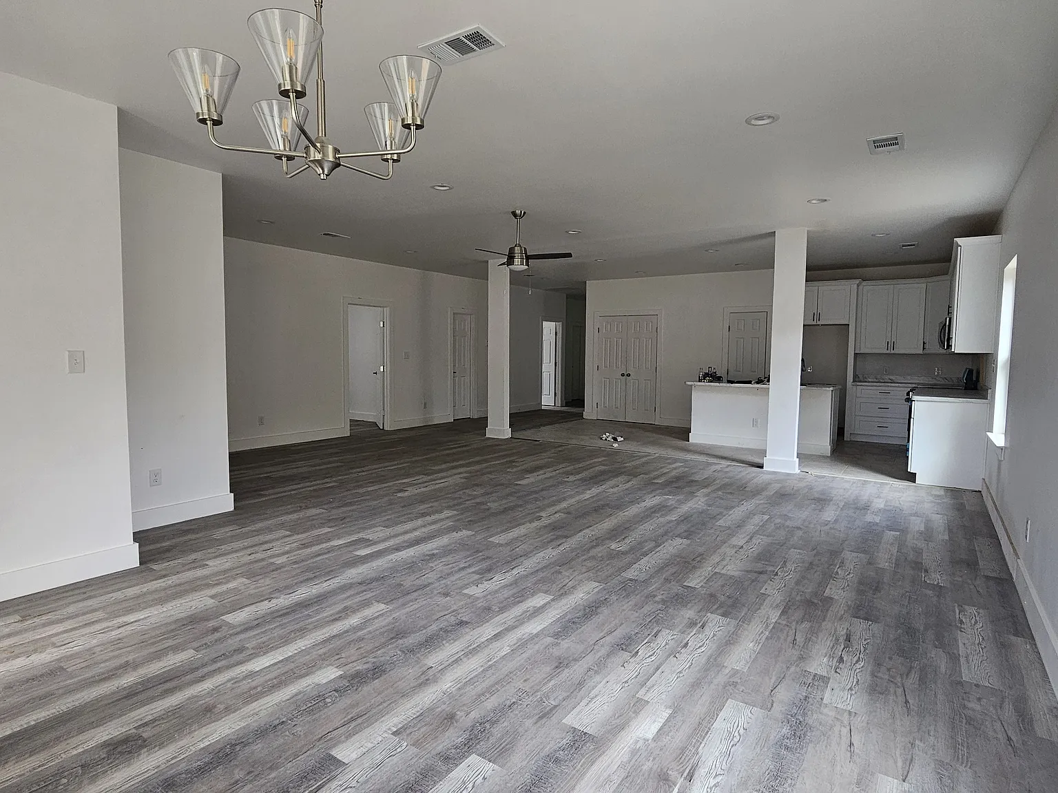4 bed, 2.5 bath, 2100 sqft, $2,450 — Photo 4