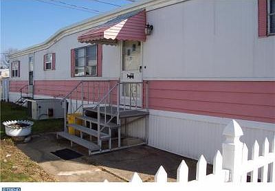2nd image of 404 Walnut St