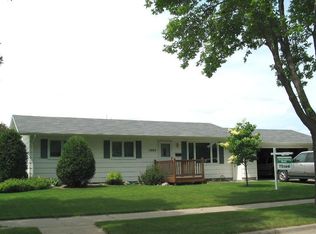 1003 Shakespeare Rd, Grand Forks, ND 58203