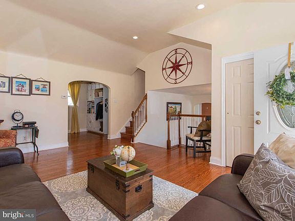 5th image of 581 Paoli Ave