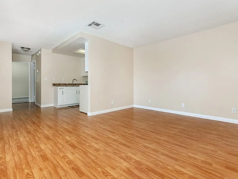 Sunset View Apartments — Photo 54